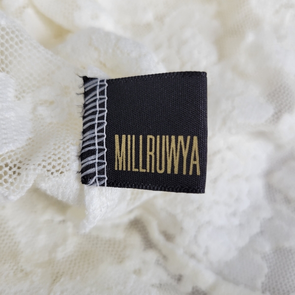 Cherry Koko Made in Korea Off White Lace Overlay Dress - Picture 13 of 14